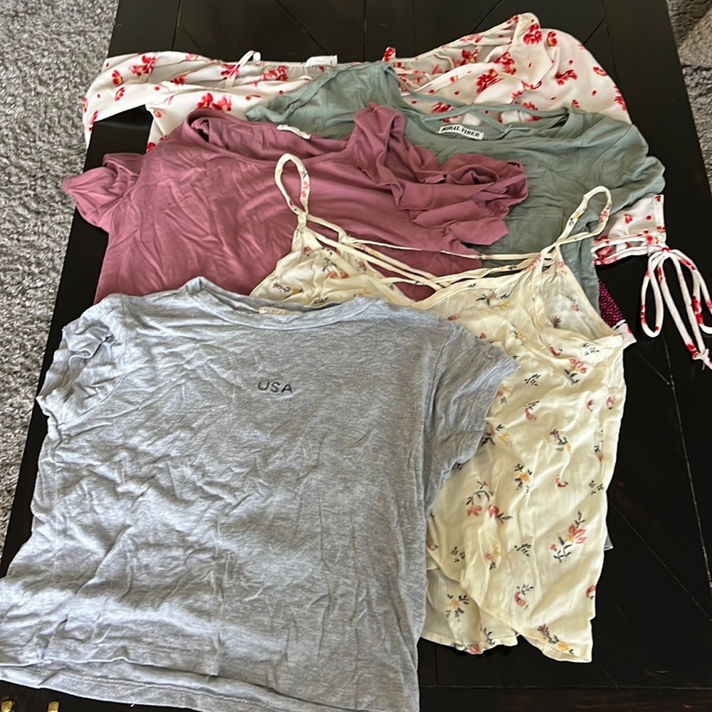 Nice bundle of cute small tops!
